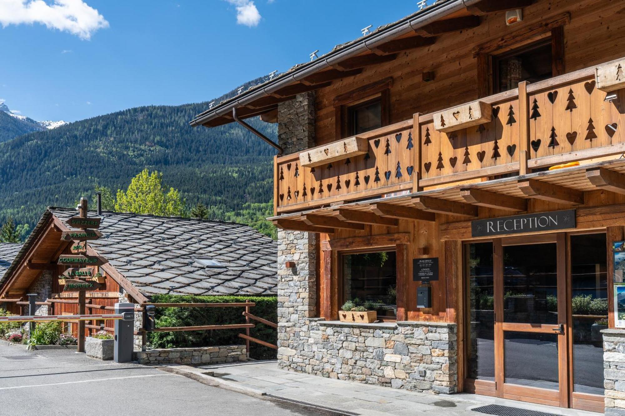 Bijoux Des Alpes - Mont Blanc Village La Salle Kültér fotó
